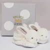 Doudou et Compagnie Coffret cadeau naissance chaussons lapin taupe avec hochet - 0/6 mois> Chaussons