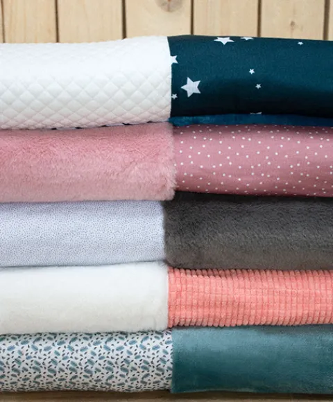 Doudou et Compagnie Tapis d'éveil Bébé - Bleu marine/ Blanc - 100 X 100 cm> Les Tapis